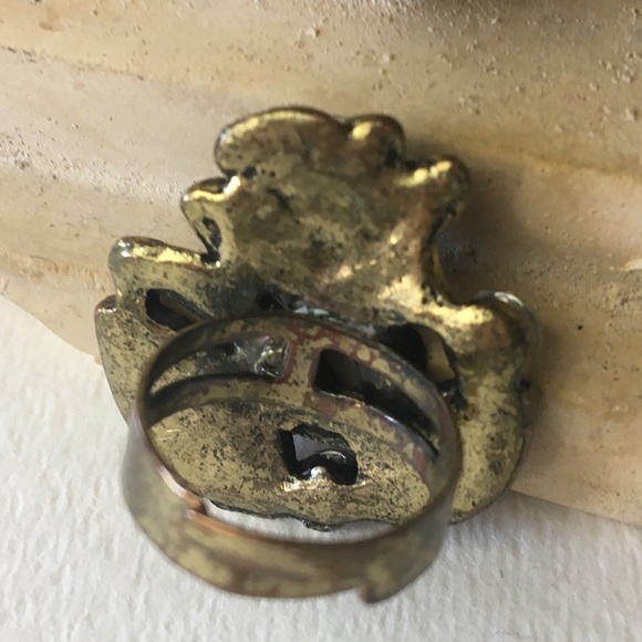 Guess ring. - Picture 3 of 7